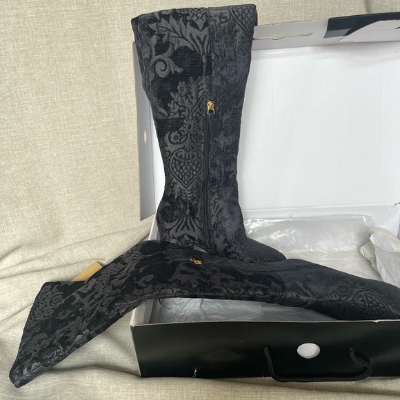 NINE WEST Silvesta Black Over-the-Knee Boot in Black Brocade Jacquard, Size 8 - Picture 10 of 15